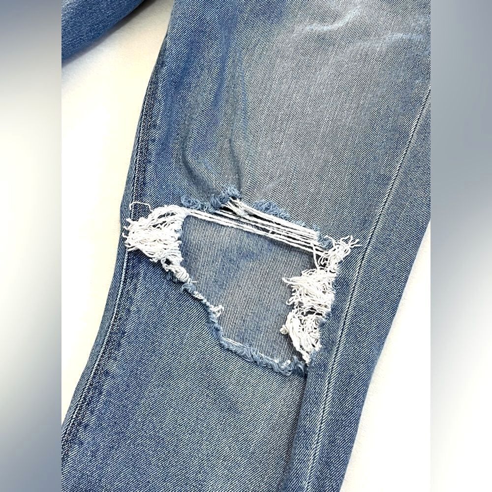 American Eagle Outfitters Classic Blue Distressed Women’s Mom Jeans Sz 4 Short - Picture 4 of 16